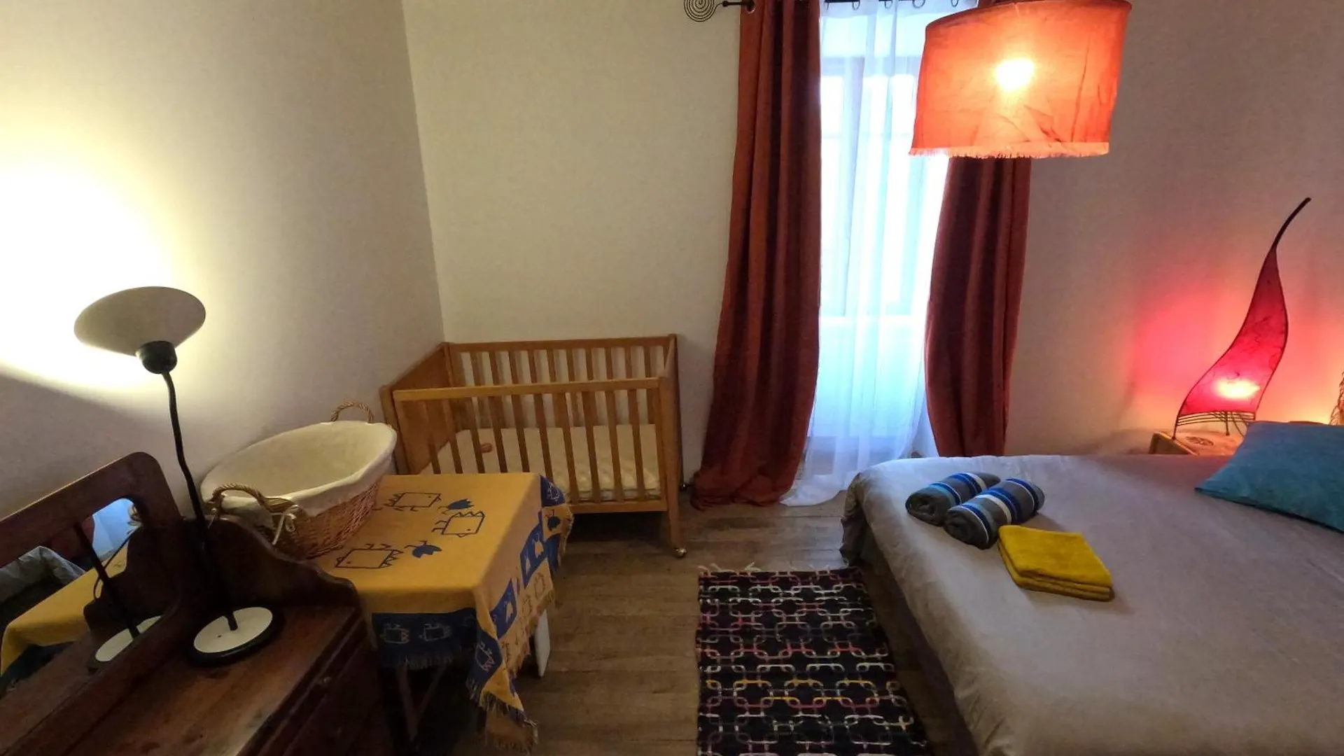 Maison De Ferme, Prairies Sur La Colline, Etang Lanuejouls-et-Privezac Holiday home