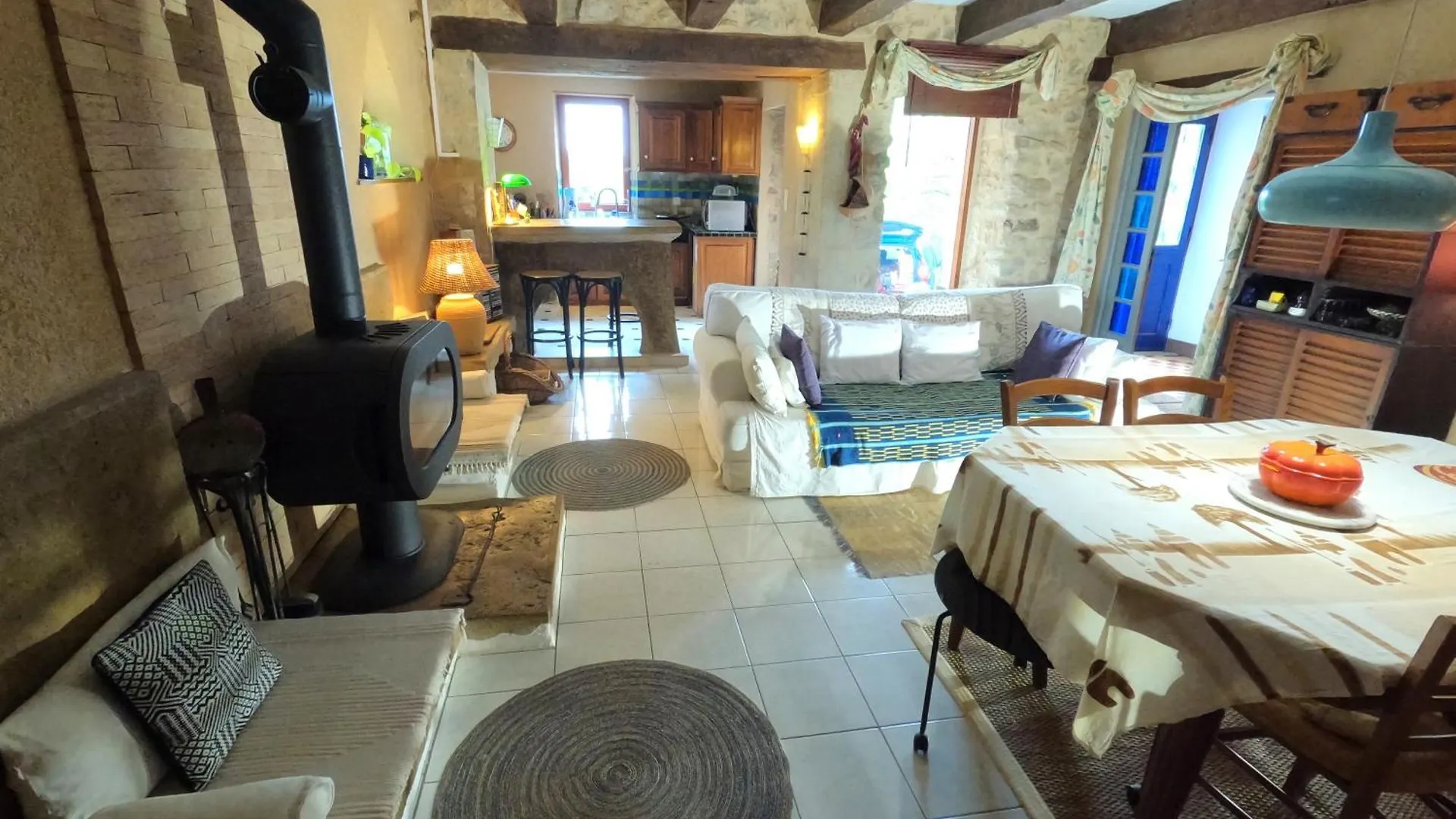 Holiday home Maison De Ferme, Prairies Sur La Colline, Etang Lanuejouls-et-Privezac