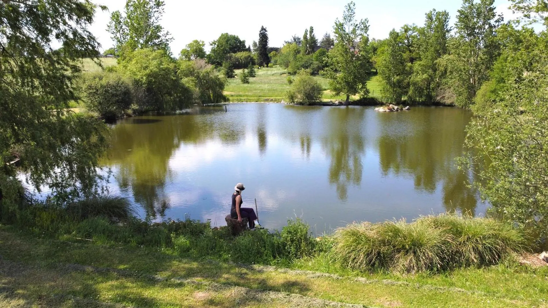 Maison De Ferme, Prairies Sur La Colline, Etang Lanuejouls-et-Privezac Holiday home