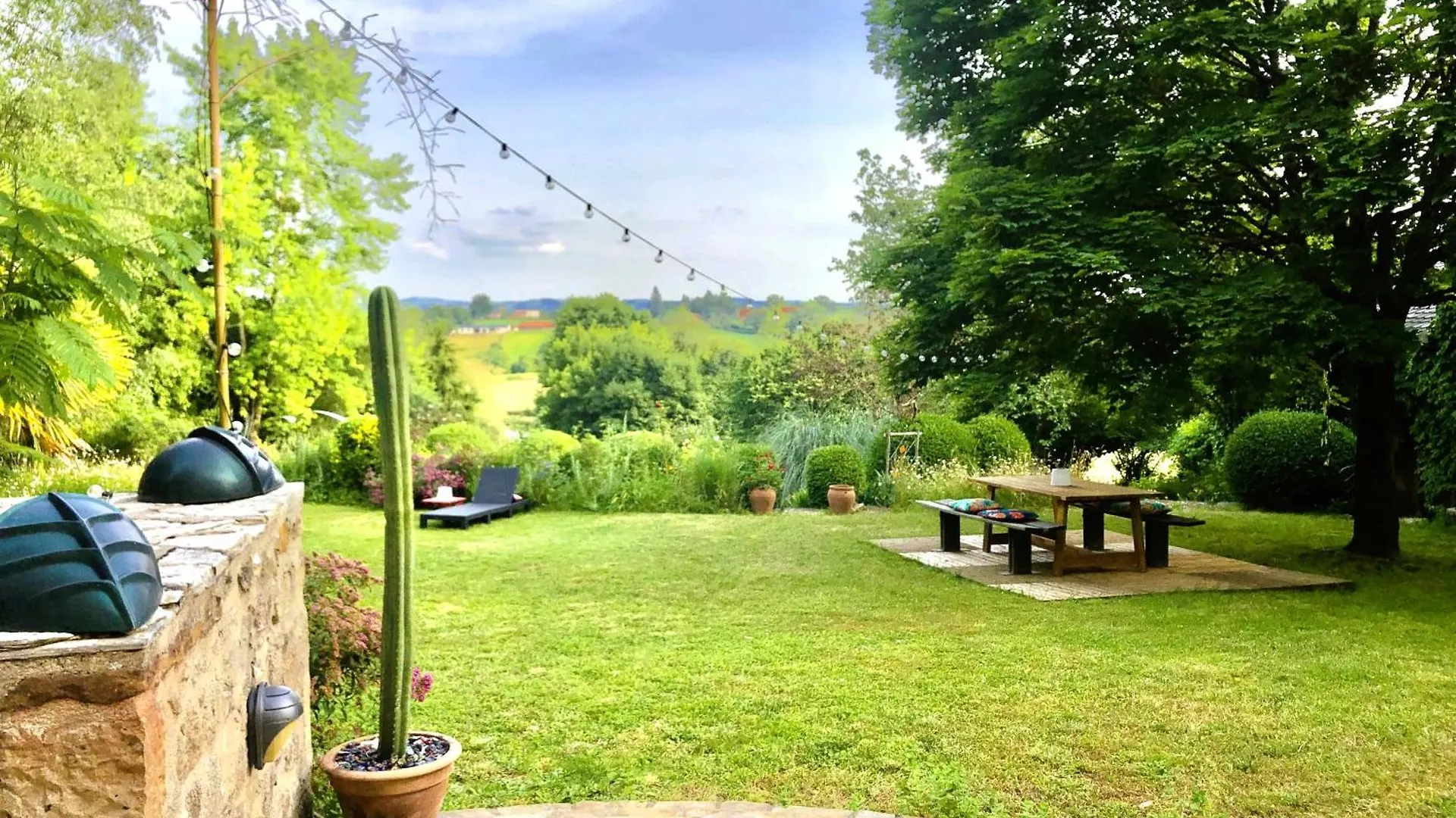 Maison De Ferme, Prairies Sur La Colline, Etang Lanuejouls-et-Privezac Holiday home